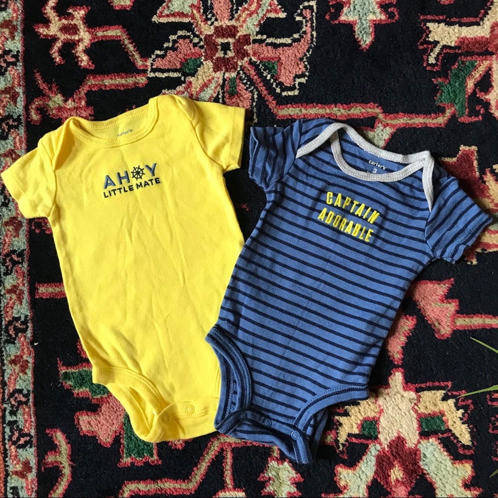 Bundle of 2 Carter’s bodysuits.